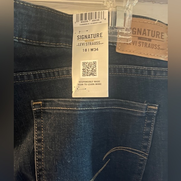 Levi’s jeans. Women’s Signature - Picture 8 of 12